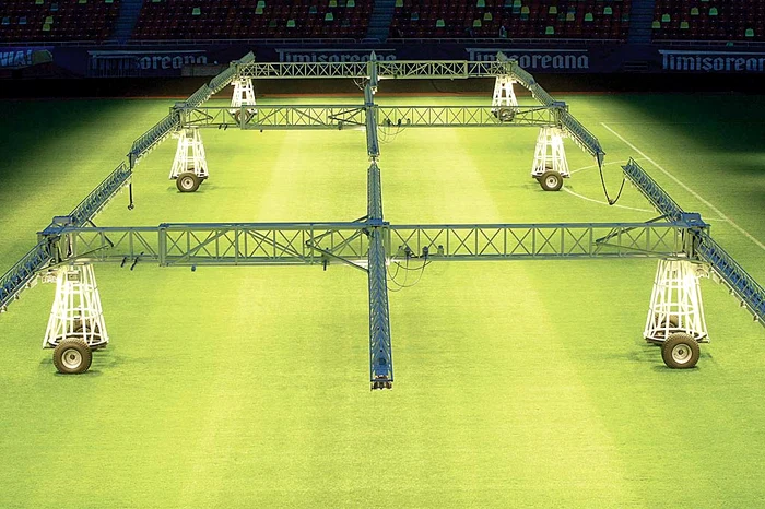 Sistemul se deplasează pe toată suprafaţa terenului cu ajutorul roţilor