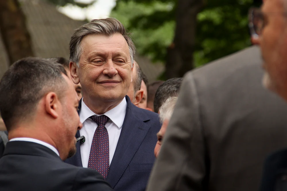 Crin Antonescu, despre tensiunile apărute în PNL după desemnarea lui Adrian Veștea ca premier: „România e în criză”, dar „în PNL e o luptă”