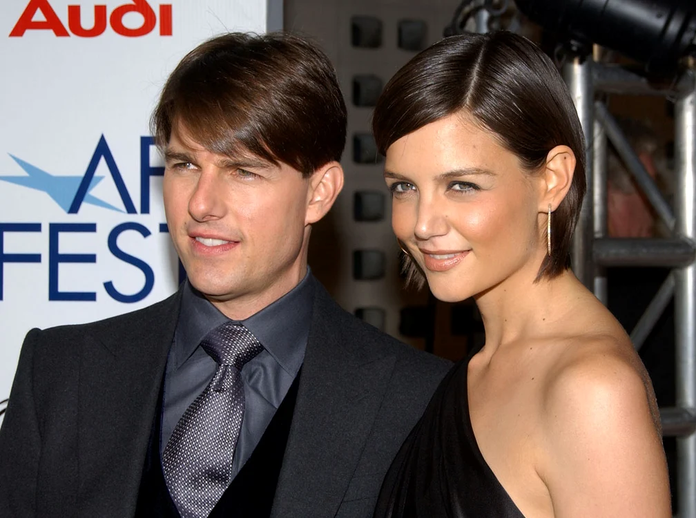 
    Tom Cruise şi Katie Holmes  