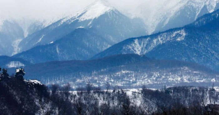 Lanţul munţilor Făgăraş, una din atracţiile zonei Avrigului