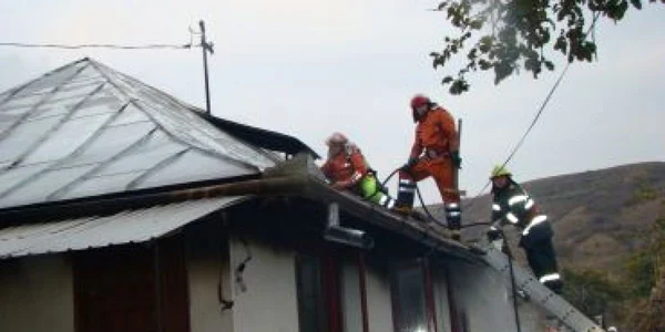 Pompierii nemţeni au avut de furcă în această toamnă cu incendiile provocate de coşurile de fum