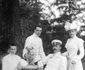 Prințesa Zinaida Nikolaevna Yusupova cu soțul ei, Contele Felix Sumarokov Elston Yusupov, și fiii lor, Prințul Nicolai și Prințul Felix. FOTO: Profimedia