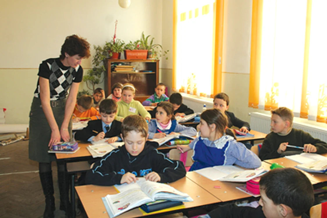 Cluj: Zeci de şcoli nefinalizate în judeţ