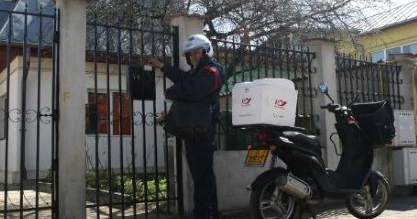Poştaşii încep de astăzi să împartă pensiile