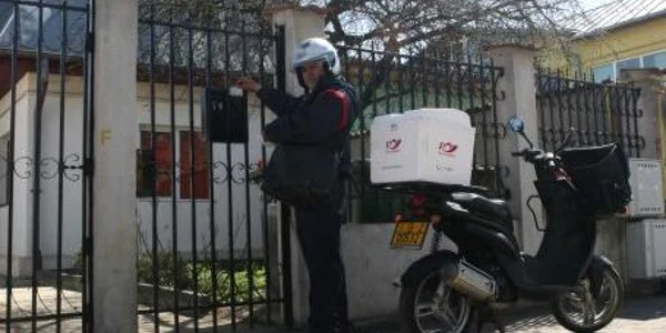 Poştaşii încep de astăzi să împartă pensiile