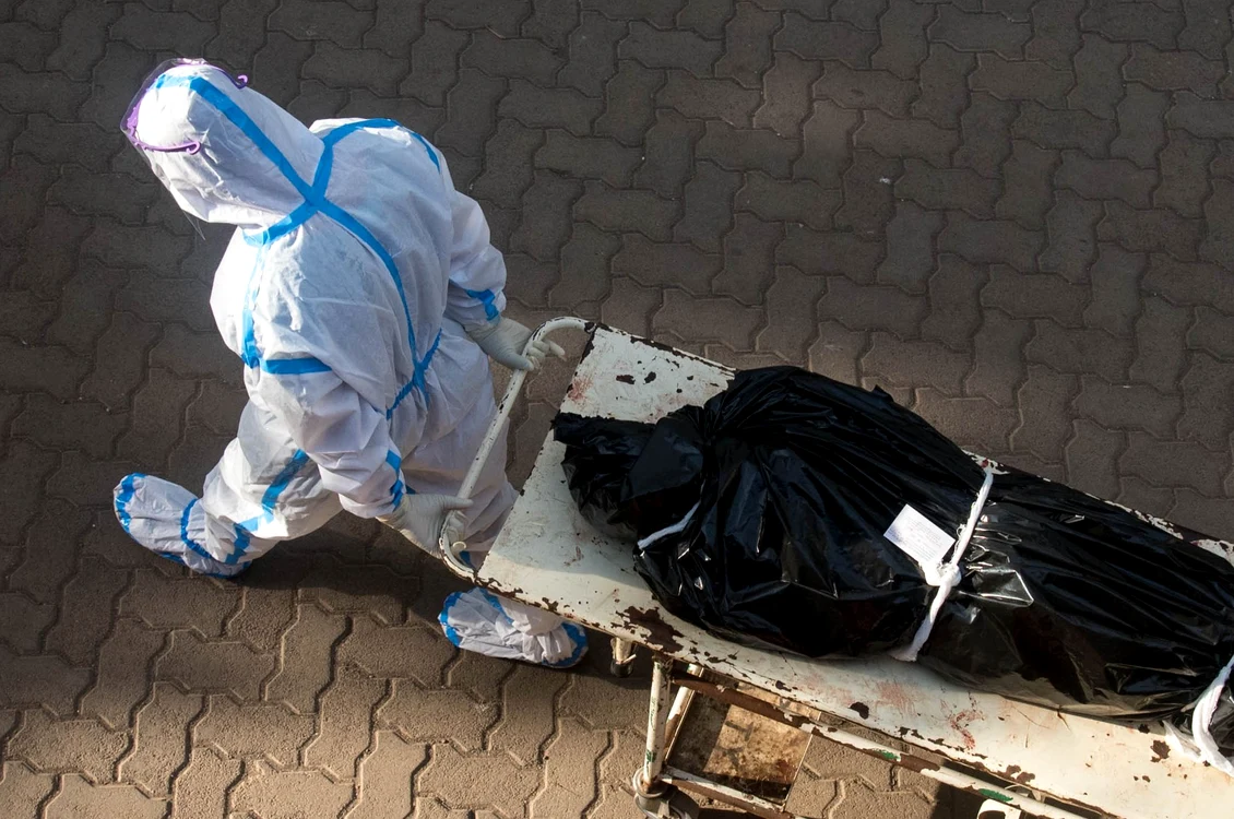 
    Cadavrele erau mutate în saci negri, de față cu ceilalți paciențifoto: Shutterstock  