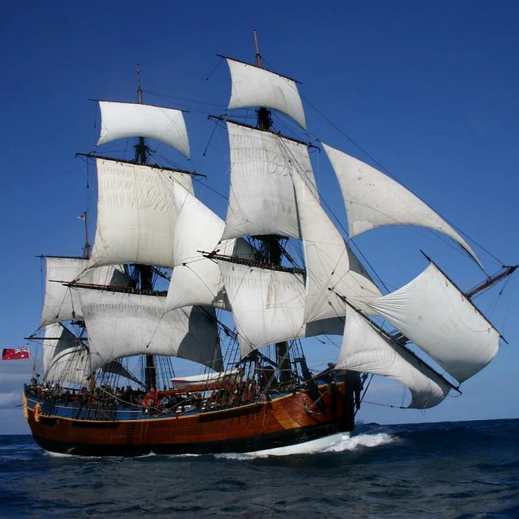 Endeavour, cu care exploratorul britanic a făcut o călătorie istorică în
 Australia şi Noua Zeelandă între 1768 şi 1771, a fost scufundat în 
portul Newport în timpul războiului american de independenţă.