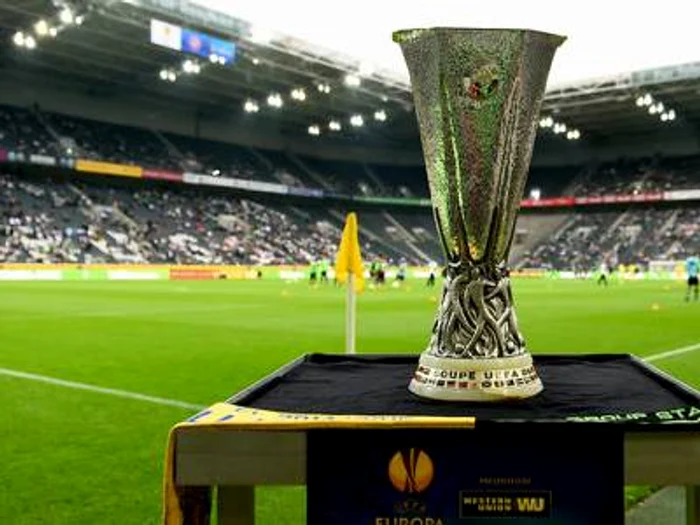 
    Trofeul Ligii Europa va poposi la Liverpool sau la Sevilla  