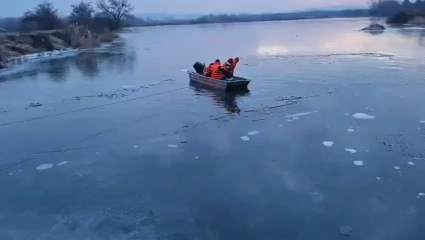Cinci ore de resuscitare în încercarea de a salva viața unui tânăr de 28 ani, căzut în râul Olt. Medicii au declarat decesul