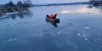 pescari cazuti in raul olt la dobroteasa, vineri, 2 ianuarie 2026   ISU Olt (5) mp4 thumbnail png