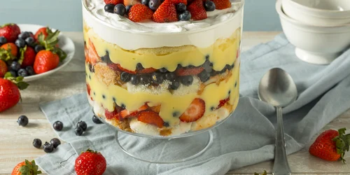 Trifle desert englezesc shutterstock 752525776 jpg