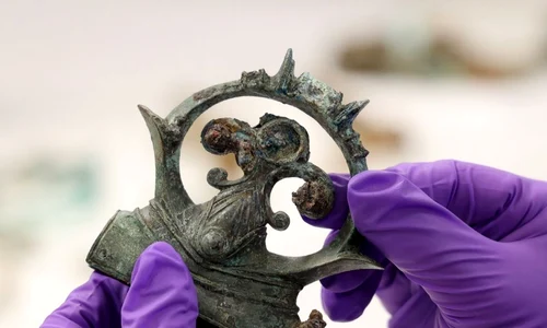 Un tezaur format din 800 de obiecte cu o vechime de circa 2.000 de ani, descoperit în Marea Britanie (foto: Facebook / Durham University)
