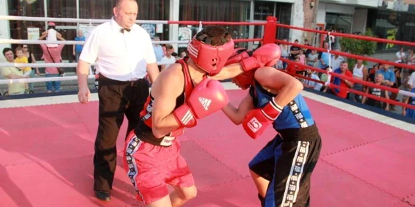 Gala de box in strada