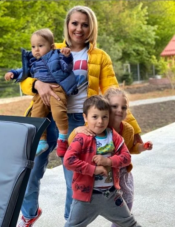 3 mirela vaida si copii jpg jpeg