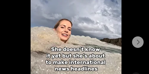 influencerita in spuma de canalizare captura video FB png