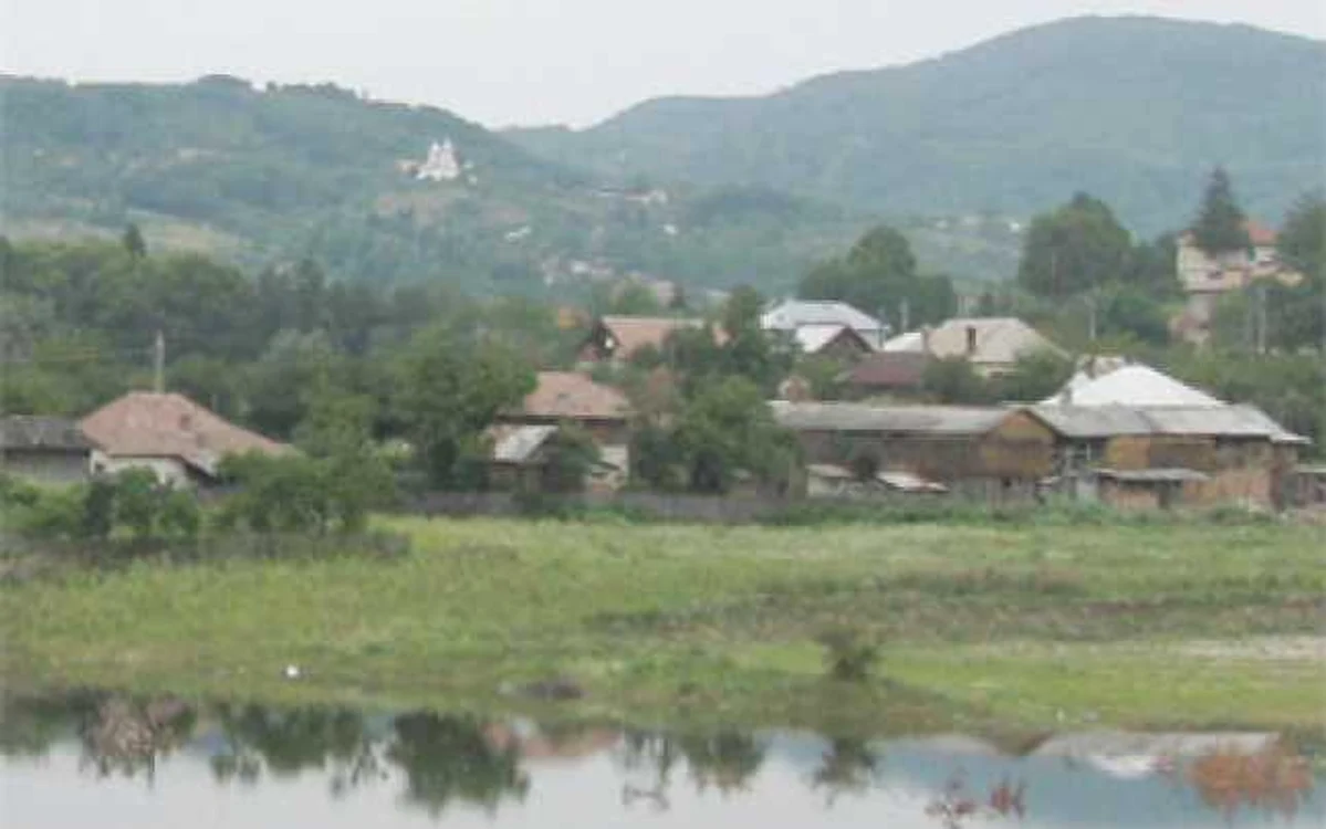 Pericol de prăbuşire  în câmpurile III şi IV