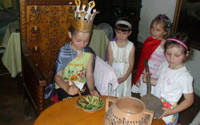Copiii au învăţat istoria la sfatul domnesc