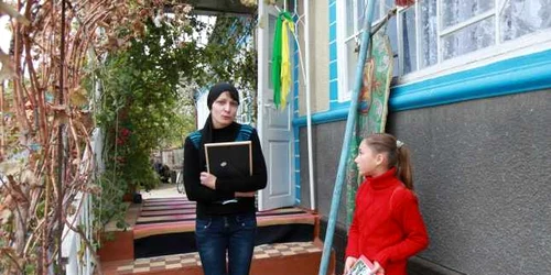 Marina strânge la piept pozele verișoarelor Natalia și Maia