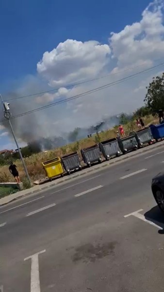 Incendiu de proporții pe terenul fostei unități militare din Slatina. S-a emis avertizare Ro-Alert