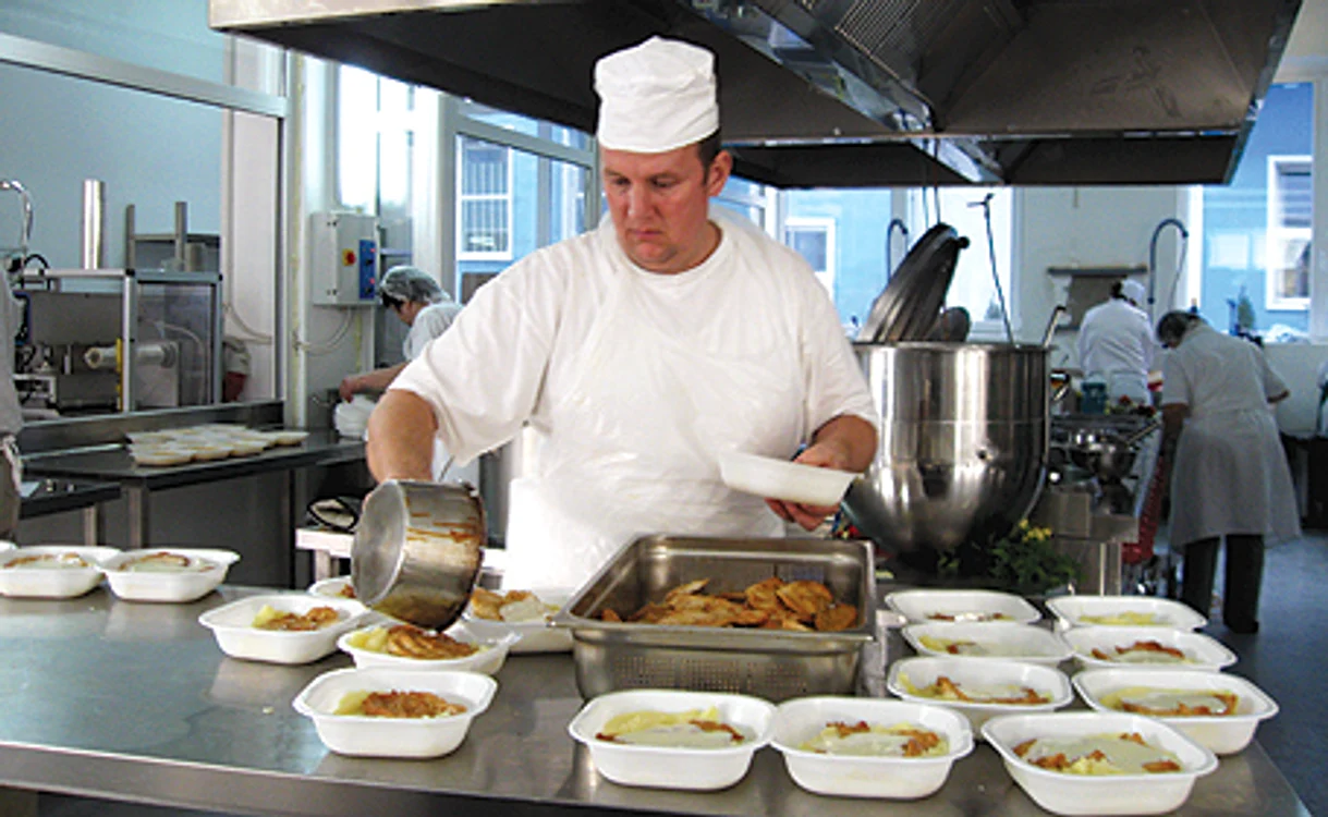 Afacerea cu catering poate aduce venituri destul de bune celor care au volume mari de comenzi