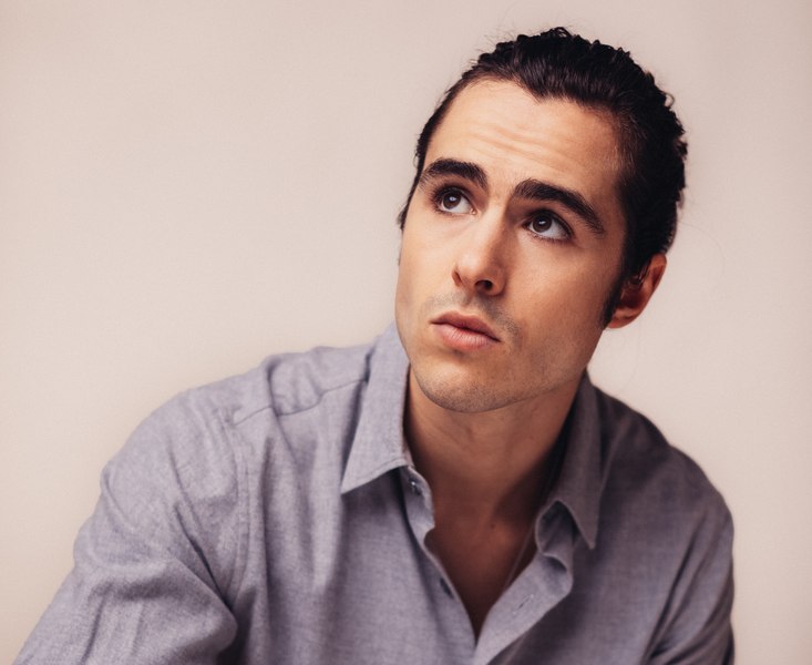 Ben Schnetzer a semnat pentru rolul celebrului dirijor român Sergiu Celibidache în filmul „Cravata galbenă”, în locul lui Rupert Friend