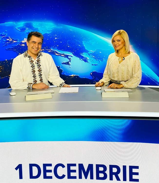 Lavinia Petrea și Cristian Leonte au prezentat azi știrile PRO TV în costum național