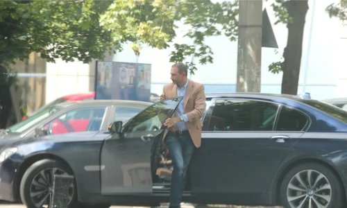 Alin Ionescu a ieșit în oraș să mănânce de unul singur jpeg