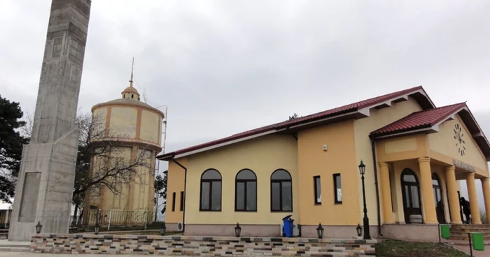 Soclul pentru cel mai mare drapel tricolor din ţară de la Slatina va avea o înălţime de 46 metri (Foto:Mugurel Manea)