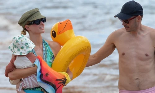 Paris Hilton și Carter Reum, vacanță în Maui, Foto Profimedia (2) jpg