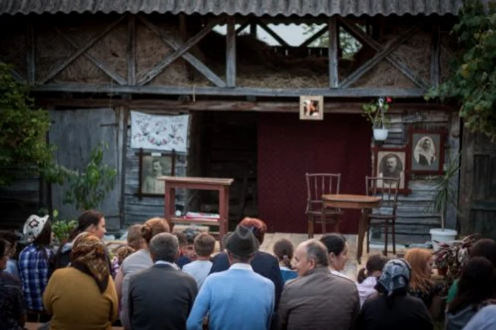 Teatrul și arta devin forme de educație și apartenență.