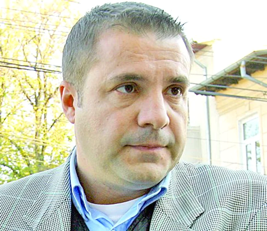 Gabriel Niţanu şi-a avariat maşina şi e decis să dea în judecată firma vinovată