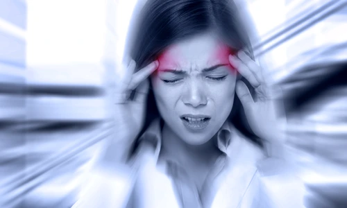 femeie migrena durerei de cap shutterstock 241533844 jpg