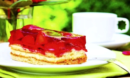 prajitura cu capsuni si crema de lamaie 580x400 jpeg