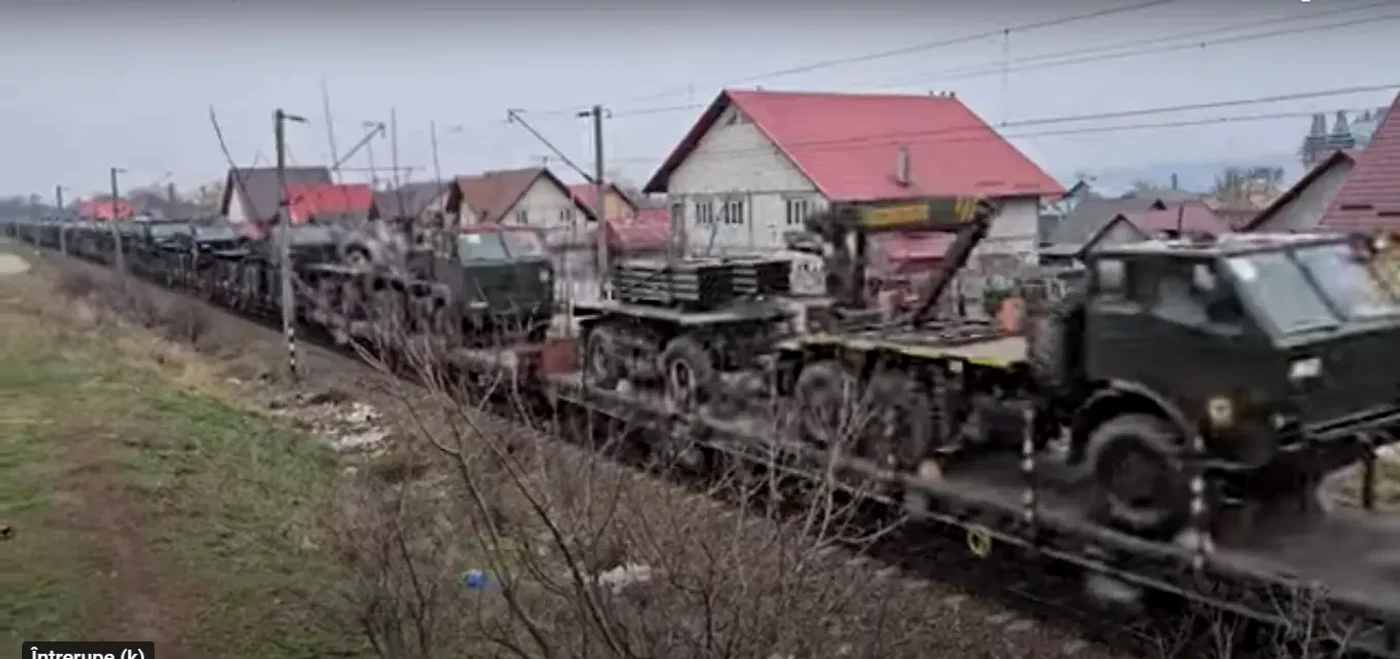 Zeci de lansatoare de rachete sunt transportate cu trenul spre Ucraina FOTO captură video Youtube 