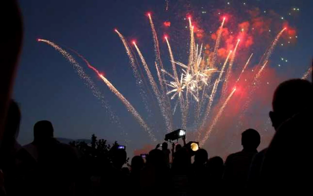 Concertul de sărbătoare a culminat cu focuri de artificii FOTO: Adevărul