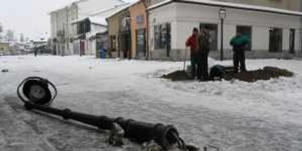 Stâlpul a fost pur şi simplu retezat