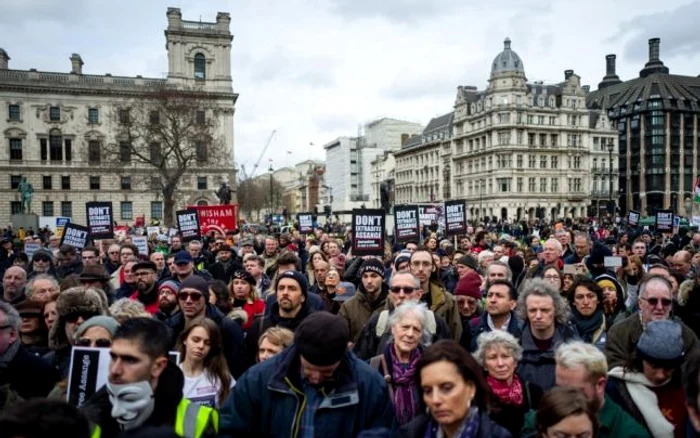 Manifestaţie la Londra pentru susţinerea lui Julian Assange FOTO AFP