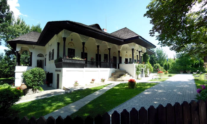 1 conacul bellu din urlati ph ii m a 16805 01 vedere din sv jpg jpeg