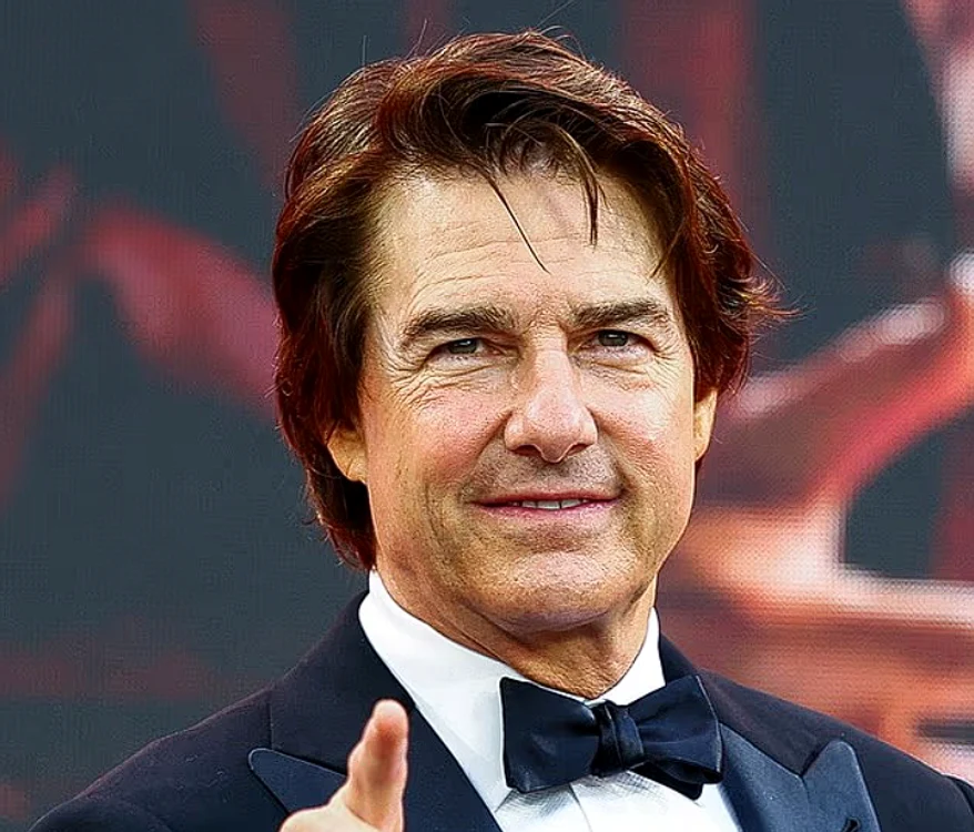 Tom Cruise, de nerecunoscut la 64 de ani
