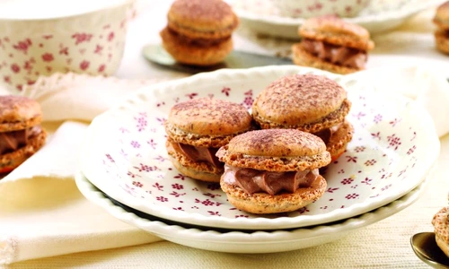 fursecuri macarons  shutterstock 85674487 jpeg