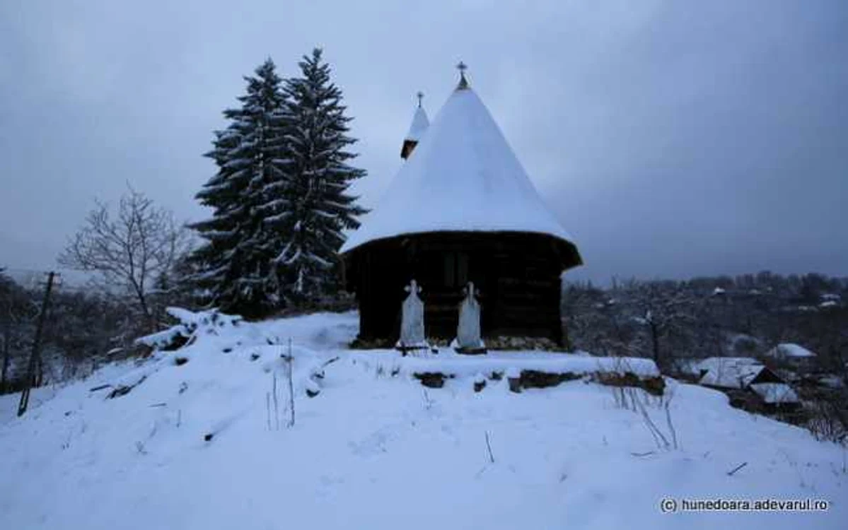 Biserica veche a satului Alun. FOTO: Daniel Guţă. ADEVĂRUL.