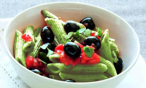 penne cu sos de rosii si masline shutterstock 76556719 jpeg