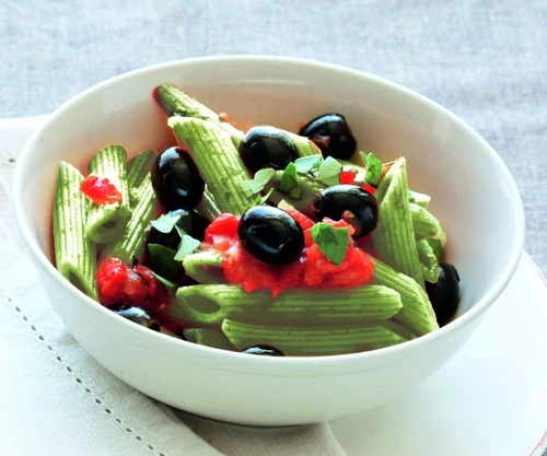 penne cu sos de rosii si masline shutterstock 76556719 jpeg