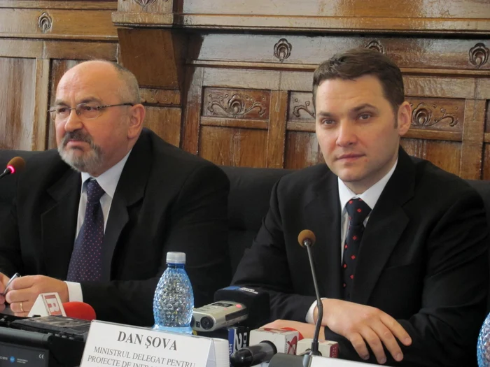 Ministrul delegat Dan Şova a venit la Cluj-Napoca într-o vizită de lucru. Alături de el este prefectul judeţului Cluj, Gheorghe Vuşcan FOTO: Florina Pop