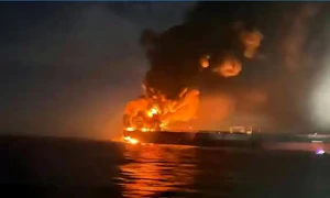 petrolier rusesc in flacari jpg