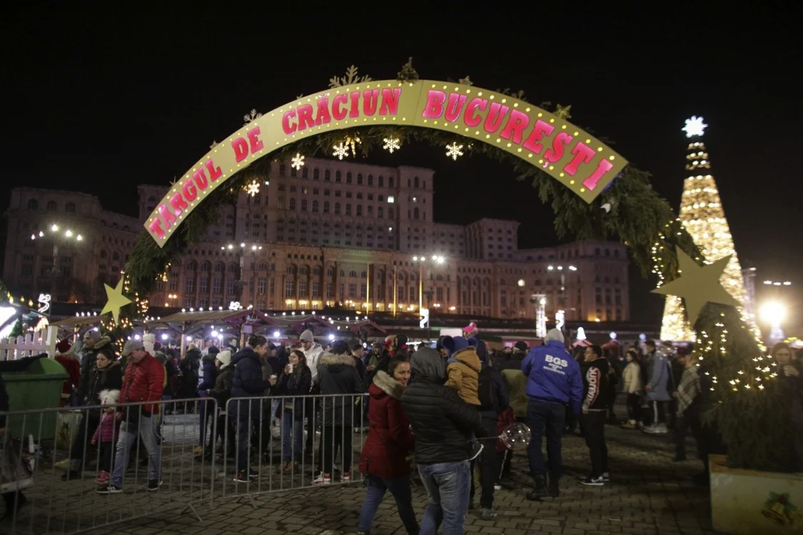 Târgul de Crăciun din Bucureşti, Piaţa Constituţiei, în 2018. Foto Inquam Photos / Octav Ganea