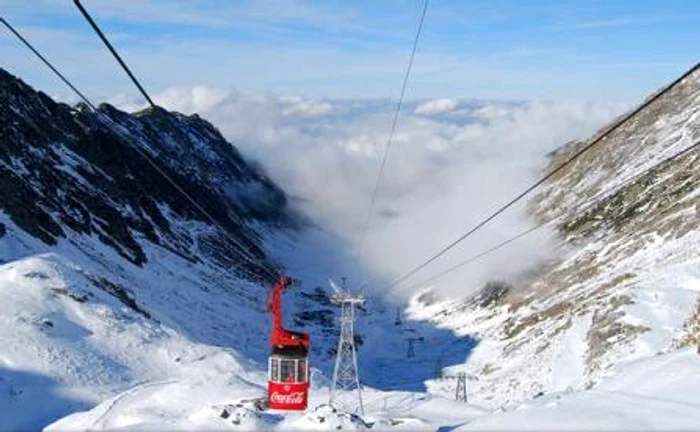 
    Telecabina s-a defectat, iar iarna este singurul mijloc de transport care te poate duce la Bâlea Lac (Foto: Agerpres)  