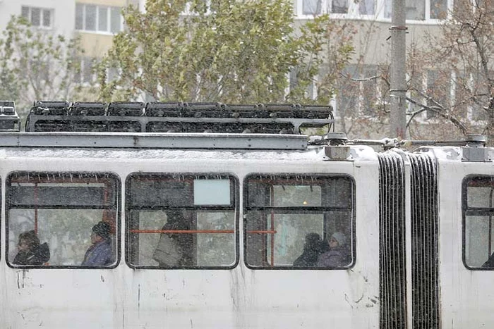 Tramvaiele au făcut ţurţuri