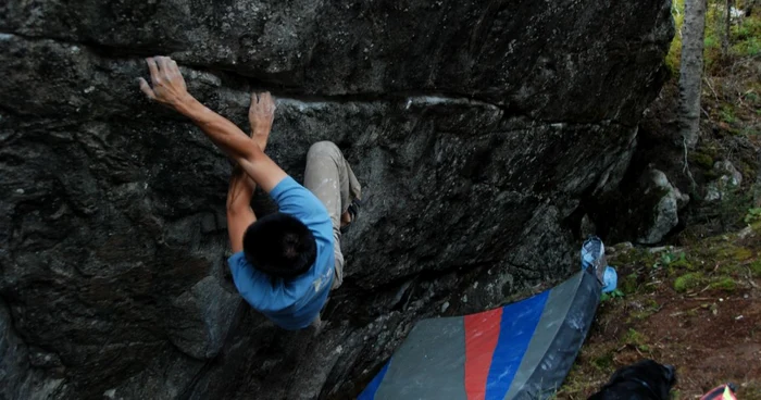 Căţărarea „boulder” este accesibilă tuturor. Foto: Adevărul