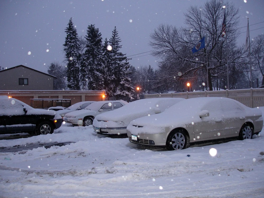 Metoda rapidă de deszăpezire a mașinii / FOTO: Pixabay